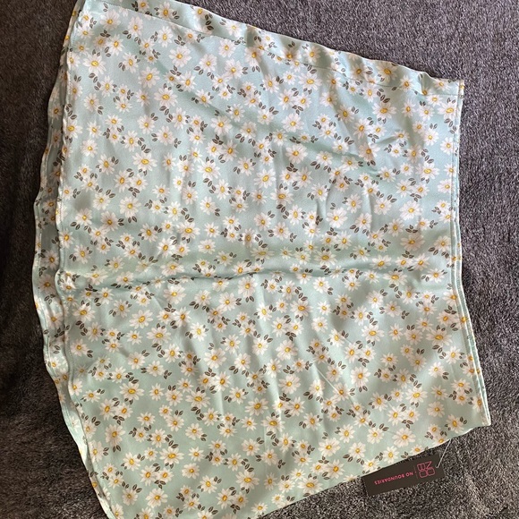 Mint Green Daisy Silk Skirt - Picture 2 of 5